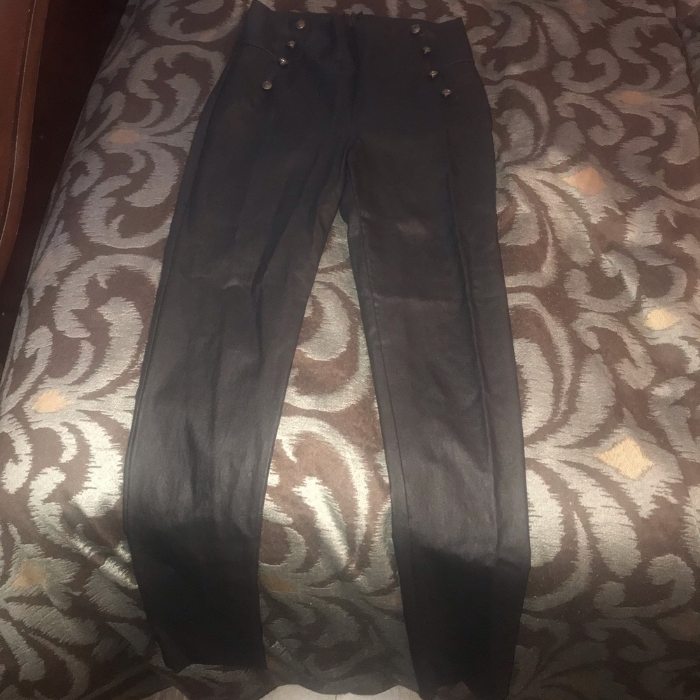 Black pleather pants w zipper back